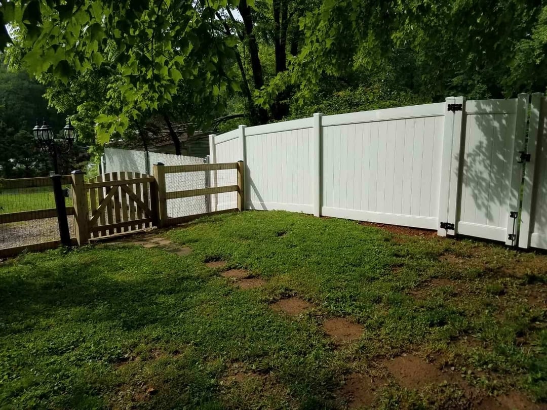 How to Pick the Best Fence Finish Reliable Fence Co Inc